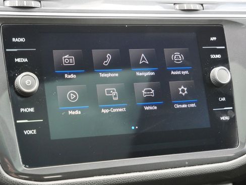 Certified 2023 Volkswagen Tiguan SE R-Line FWD image 23