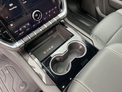 New 2026 GMC Yukon XL Elevation w/ Elevation Premium Package image 19