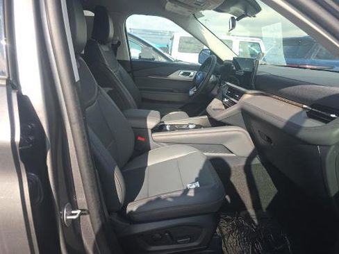 Used 2025 Ford Explorer Active w/ Active Comfort Package RWD image 8