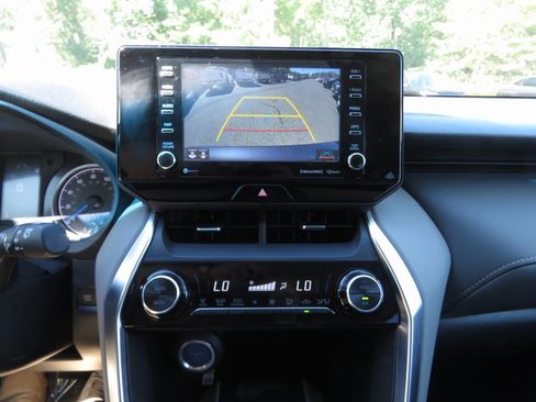 Used 2022 Toyota Venza LE image 26