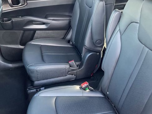 Used 2023 Kia Sorento EX image 24