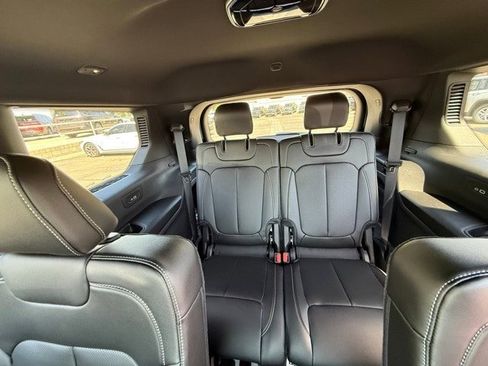 New 2025 Jeep Grand Cherokee L Limited w/ Luxury Tech Group II image 22