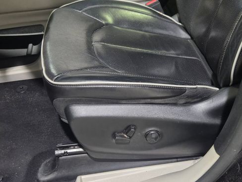 Used 2021 Chrysler Pacifica Limited AWD/4WD image 20