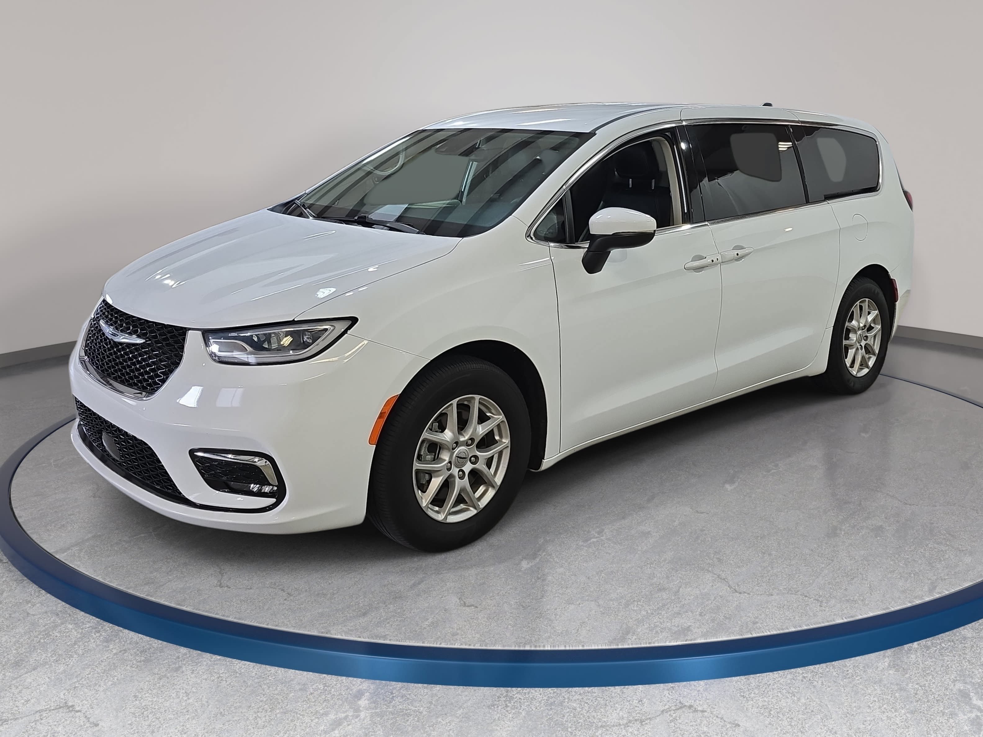 Used 2023 Chrysler Pacifica Touring-L FWD image 1