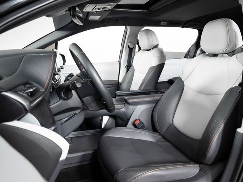 Used 2022 Toyota Sienna XSE w/ XSE Plus Package image 15