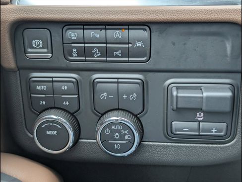 Used 2025 Chevrolet Tahoe High Country w/ Sun And Tow Package image 17