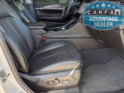 Used 2023 Jeep Grand Cherokee Limited w/ Luxury Tech Group II RWD image 26