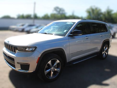 Used 2021 Jeep Grand Cherokee L Limited RWD image 15
