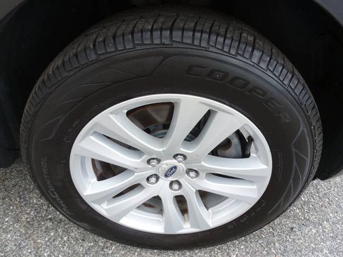 Used 2018 Ford Explorer XLT w/ Equipment Group 202A AWD/4WD image 21