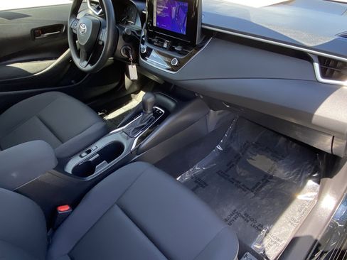 Certified 2025 Toyota Corolla LE FWD image 9