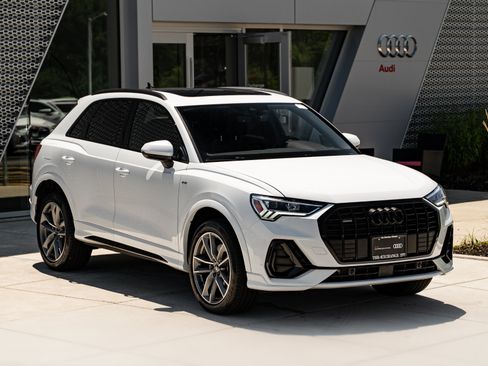 Certified 2024 Audi Q3 2.0T Premium AWD/4WD image 2