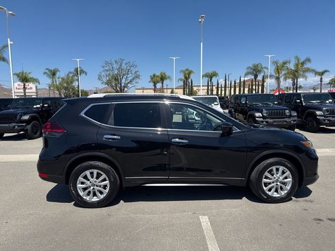 Used 2020 Nissan Rogue SV FWD image 9