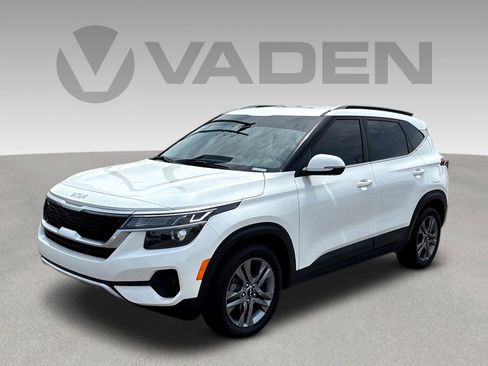 Used 2023 Kia Seltos S w/ Navigation Package FWD image 3