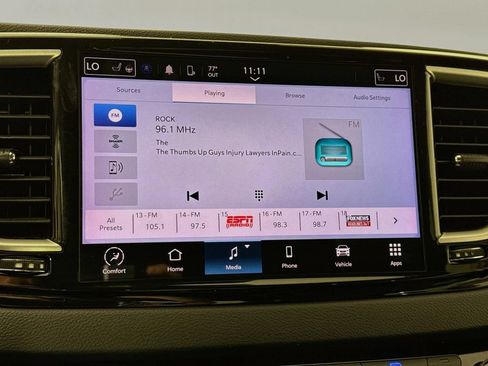 Used 2024 Chrysler Pacifica Touring-L FWD image 15