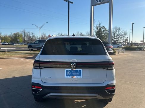 New 2026 Volkswagen Taos SE FWD image 6