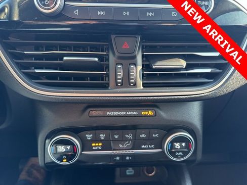 Used 2021 Ford Escape SE image 12