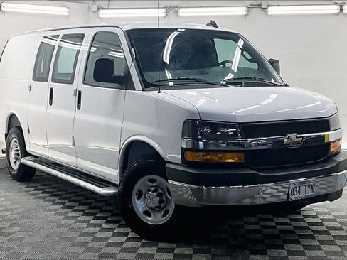 Used 2025 Chevrolet Express 2500 w/ Driver Convenience Package RWD image 9