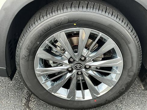 Used 2024 Toyota Grand Highlander AWD image 7