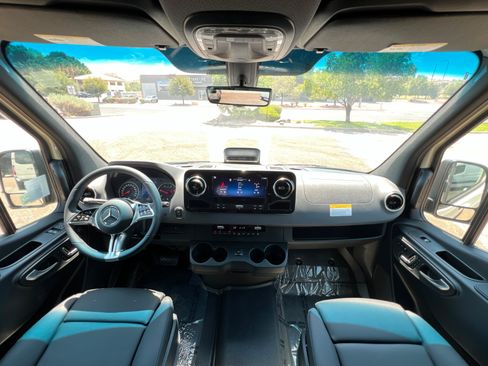 New 2026 Mercedes-Benz Sprinter 2500 image 9