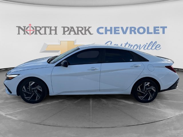 Used 2025 Hyundai Elantra Sport FWD image 6