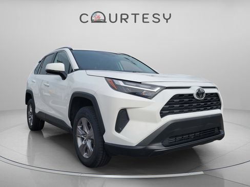 Used 2024 Toyota RAV4 XLE image 6