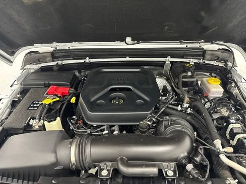Used 2025 Jeep Wrangler Unlimited Rubicon AWD/4WD image 37