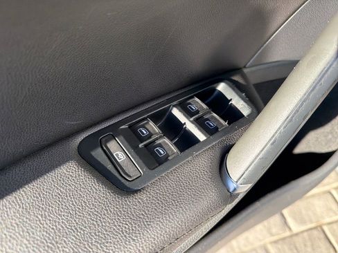 Used 2019 Volkswagen e-Golf SEL Premium image 13