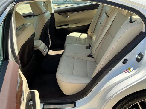 Used 2016 Lexus ES 350 w/ Luxury Package w/Wood Trim FWD image 32