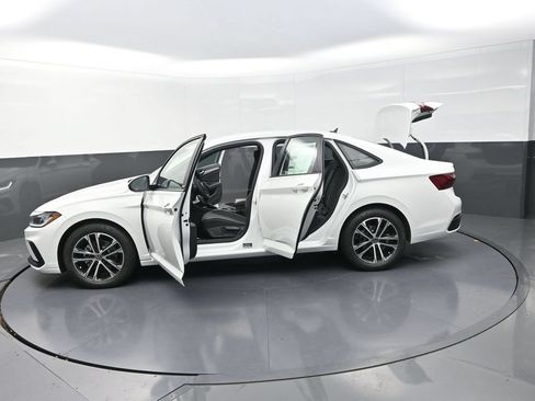 Used 2026 Volkswagen Jetta Sport FWD image 33