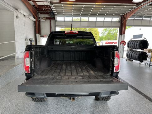 Used 2015 GMC Canyon SLE w/ All-Terrain Package AWD/4WD image 8