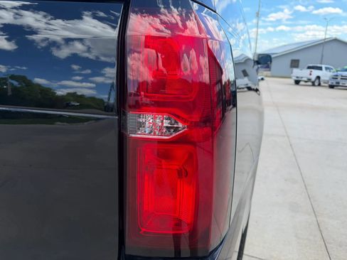 Used 2020 Chevrolet Suburban Premier AWD/4WD image 65