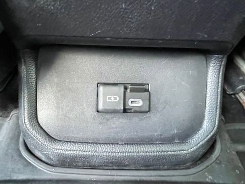 Used 2023 Toyota Highlander XLE AWD/4WD image 22