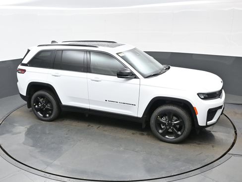 New 2026 Jeep Grand Cherokee Limited w/ Limited Altitude Package image 24