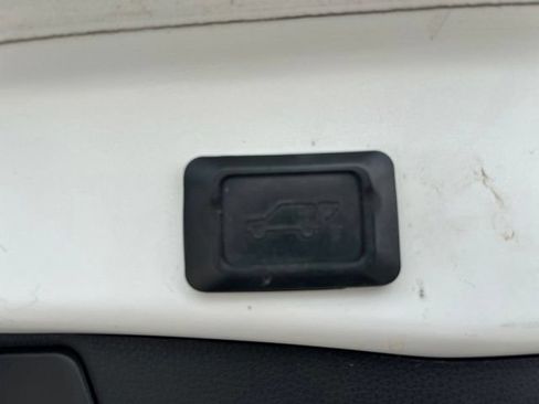 Used 2020 Toyota RAV4 XLE w/ Convenience Package FWD image 18