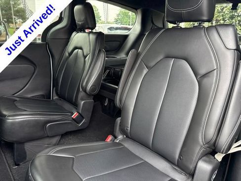 Used 2024 Chrysler Pacifica Touring-L w/ S Appearance Package FWD image 11