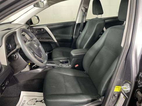 Used 2018 Toyota RAV4 LE w/ Carpet Mat Package image 17