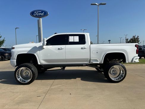 Used 2024 Chevrolet Silverado 2500 LTZ w/ LTZ Convenience Package AWD/4WD image 2