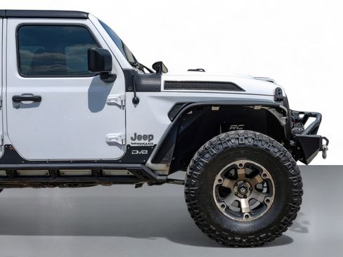 Used 2018 Jeep Wrangler Unlimited Sahara image 7
