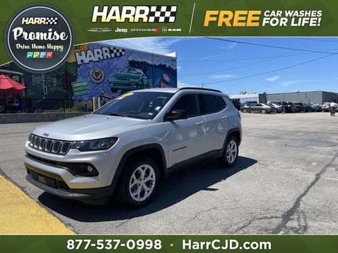 Used 2024 Jeep Compass Latitude AWD/4WD image 1
