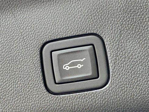 Used 2023 Chevrolet Tahoe Premier w/ Advanced Technology Package AWD/4WD image 28