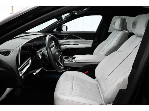 Used 2024 Cadillac Lyriq Luxury RWD image 36