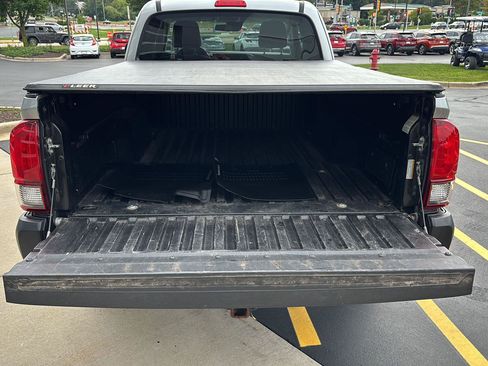 Used 2019 Toyota Tacoma SR AWD/4WD image 28