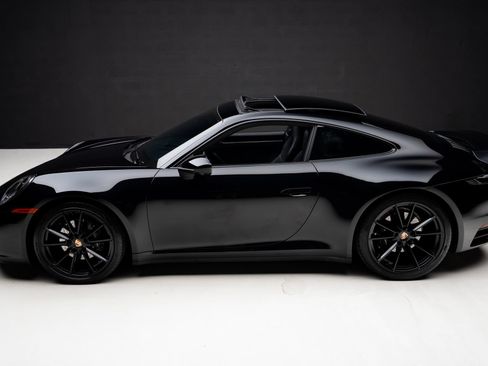 Used 2024 Porsche 911 Carrera 4 AWD/4WD image 16