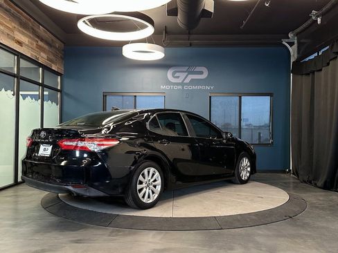 Used 2019 Toyota Camry LE w/ Convenience Package FWD image 3