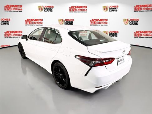 Certified 2022 Toyota Camry SE image 2