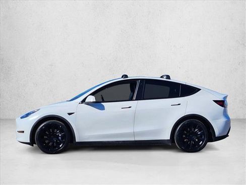 Used 2021 Tesla Model Y Long Range image 10