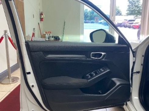 Used 2023 Honda Civic LX image 10