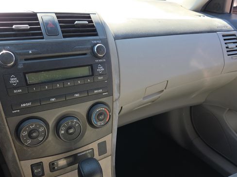 Used 2011 Toyota Corolla LE image 29