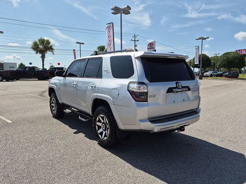 Used 2020 Toyota 4Runner TRD Off-Road AWD/4WD image 5