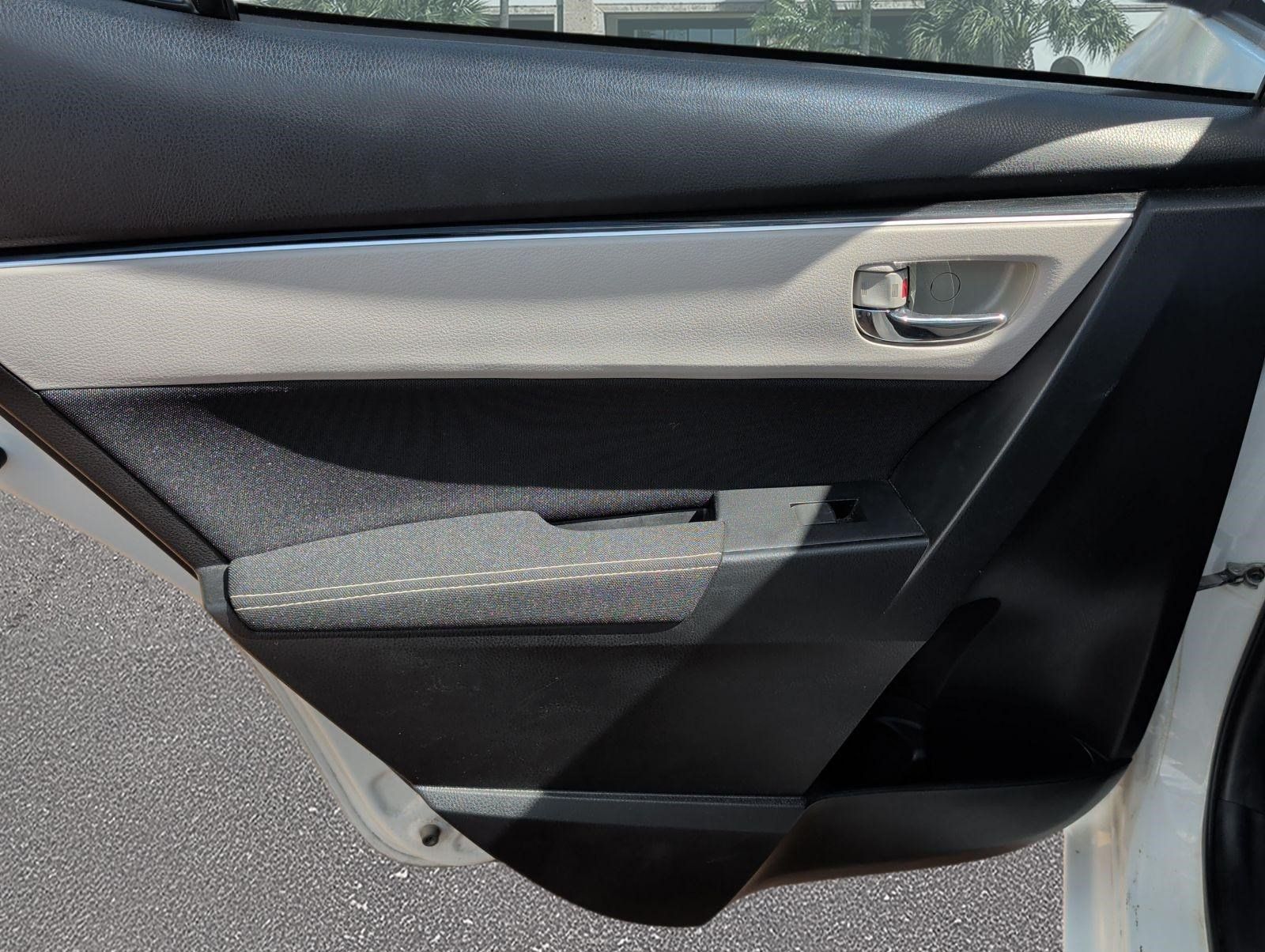 Used 2017 Toyota Corolla LE FWD image 23